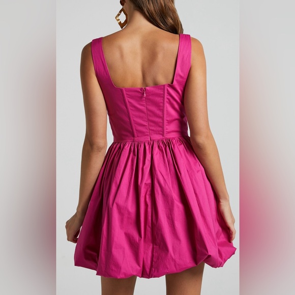 NEW Showpo BRIANDA MINI DRESS - CORSET BODICE BUBBLE HEM DRESS IN BERRY SIZE 6 - Picture 2 of 6
